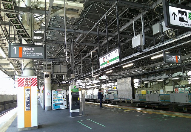 地下鉄の駅
AI によって生成されたコンテンツは間違っている可能性があります。