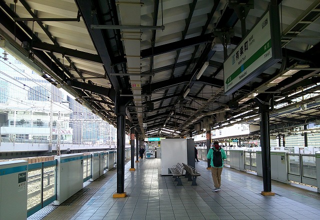 駅のホーム
AI によって生成されたコンテンツは間違っている可能性があります。