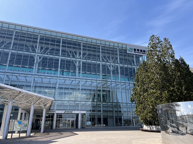 屋外, 建物, フロント, 立つ が含まれている画像
AI によって生成されたコンテンツは間違っている可能性があります。