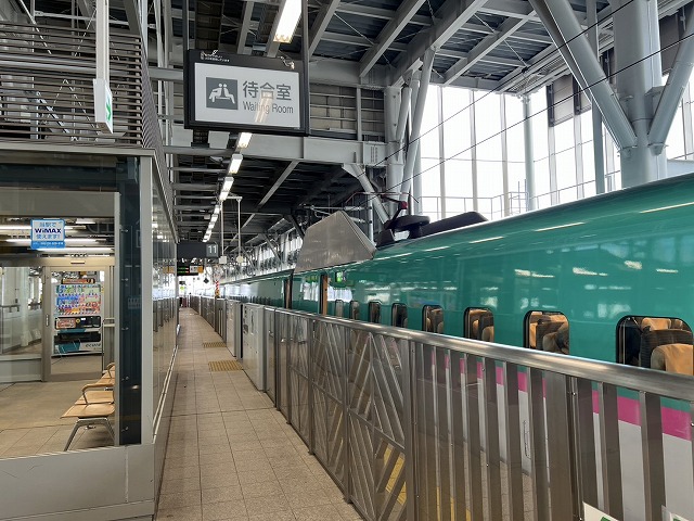 地下鉄の駅
AI によって生成されたコンテンツは間違っている可能性があります。