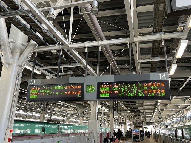 地下鉄の駅
AI によって生成されたコンテンツは間違っている可能性があります。